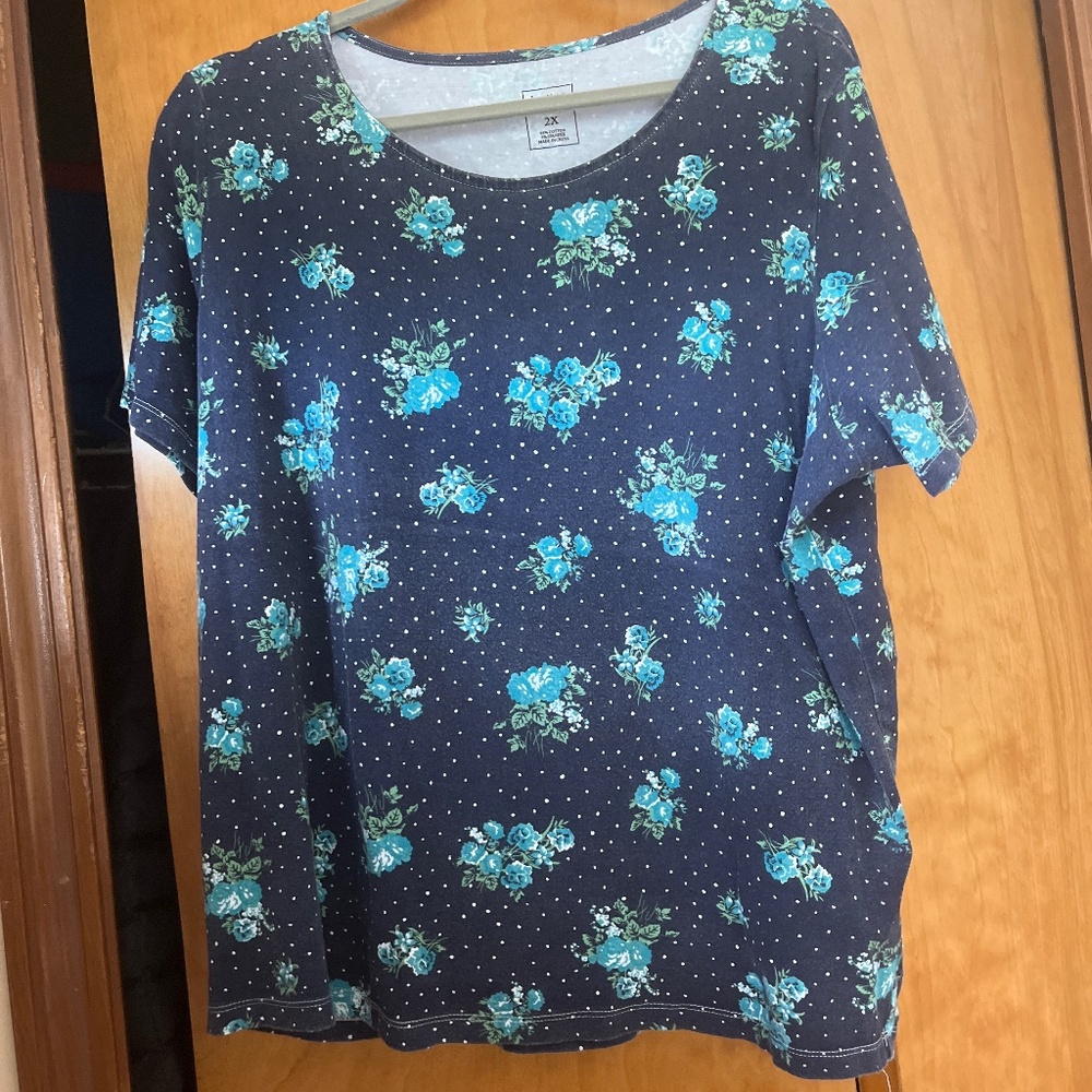 2X blue. turquoise, green and white short sleeve top
